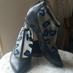 Lips Too black booties. SZ 7.5